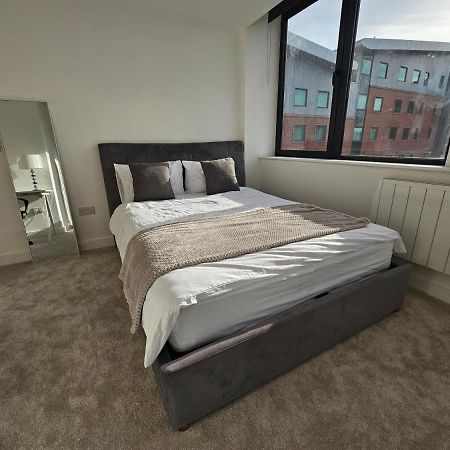 Brand New Trafford Apartment Manchester Dış mekan fotoğraf